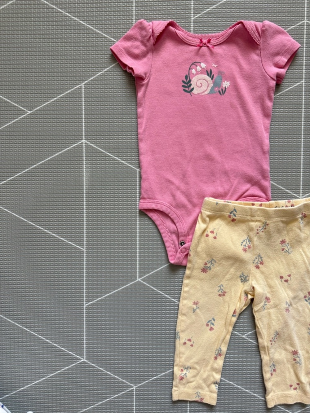 Carters|Baby girl summer outfit,Pink Snail Onesie & ditsy Floral Leggings•••9M